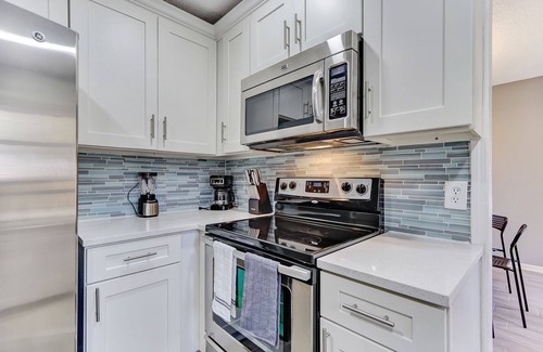 Westside House | Cozy Casa: 4Bd/2Bth Luxury Vacation Home! Sleeps8!