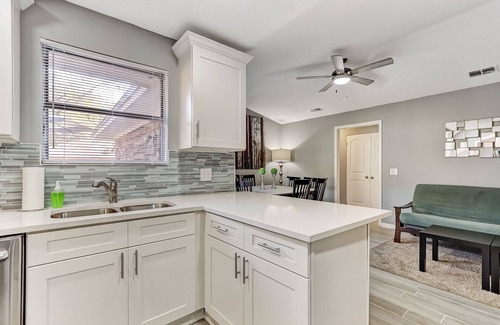 Westside House | Cozy Casa: 4Bd/2Bth Luxury Vacation Home! Sleeps8!