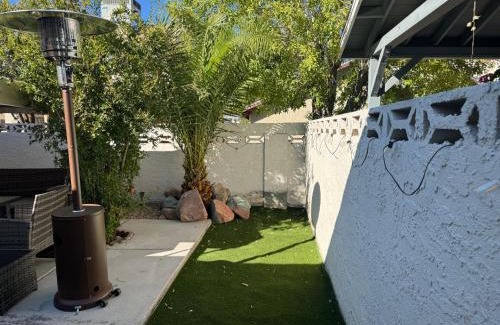 Las Vegas House | Cozy Casita, Fireplace, Backyard, Quiet