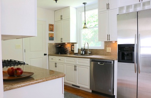 Clintonville House | Cozy Central Clintonville Abode! Close to OSU, Riverside, and the city buzz!