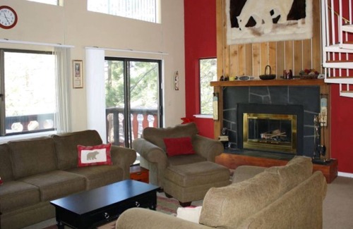 South Lake Tahoe Ski Chalet | Cozy Chalet 5 min from downtown, casinos and ski lift