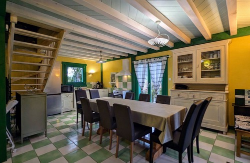 Fresse-sur-Moselle Cottage | Cozy chalet with spa and sauna, pets allowed