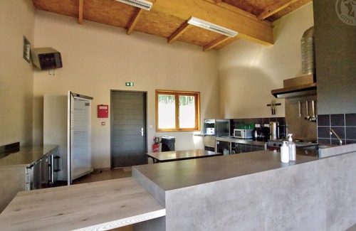 Les Noes Cottage | Cozy chalet with private terrace and pets allowed