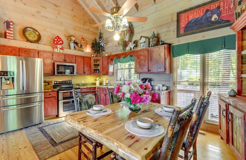 Hidden Lake Cabin | Cozy Cherry Log Cabin w/Hot Tub & Mountain Views!