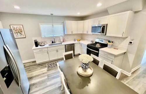 St. Charles House | Cozy Chic 4BD 2BA Home in St Charles