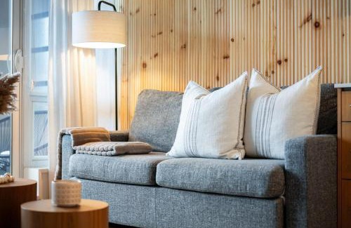 Strathcona Apartment | Cozy Chinatown Stay with Balcony and Parking near Pacific Station