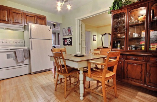 Saint-Jean-Baptiste Apartment | Cozy, classy, central