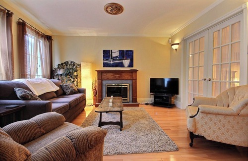Saint-Jean-Baptiste Apartment | Cozy, classy, central