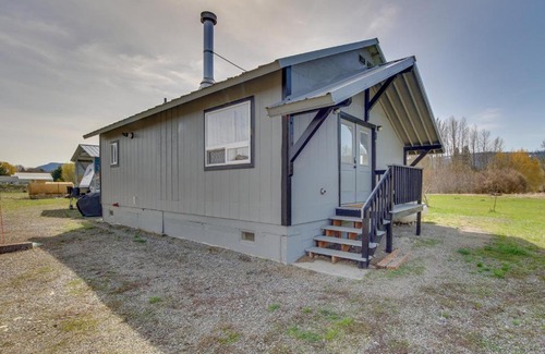 Cle Elum House | Cozy Cle Elum Cabin with 3 Acres and Stocked Pond