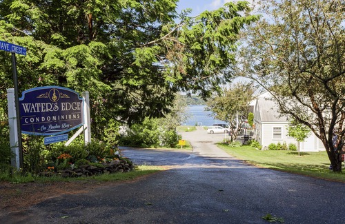 East Boothbay Cottage | Cozy Coastal Cottage with Salty & Serene Sunsets