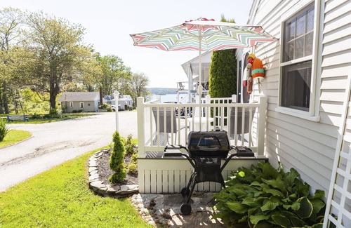 East Boothbay Cottage | Cozy Coastal Cottage with Salty & Serene Sunsets