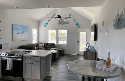 Dickinson House | Cozy Coastal Cottage