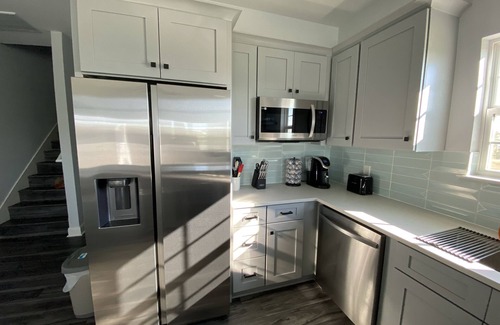 Dickinson House | Cozy Coastal Cottage