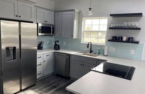 Dickinson House | Cozy Coastal Cottage