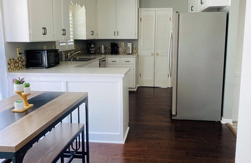 Montgomery House | Cozy, Comfortable, Quiet Home “3-beds/2-bath with High Speed Internet”