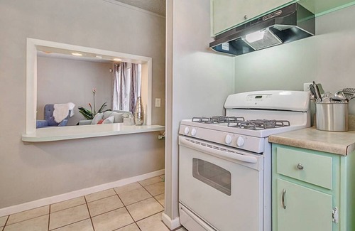 Central Oklahoma City Apartment | Cozy & Comfy - Few blocks away from Plaza District