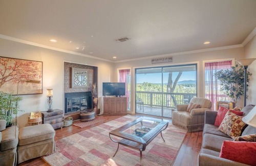 Lake Hamilton Condo | COZY & COMFY LAKE CONDO! Great Views And Location!