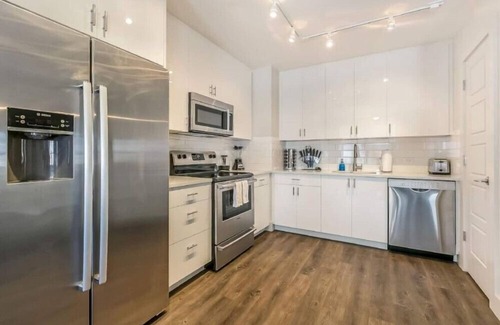 Central Business District Hotel | Cozy Condo 5-minute Walk to Bourbon Street Jazz Clubs