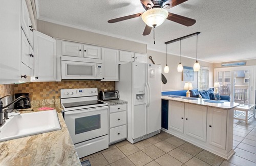 Myrtle Beach Condo | Cozy Condo close to the Beach and Pool in Shore Drive