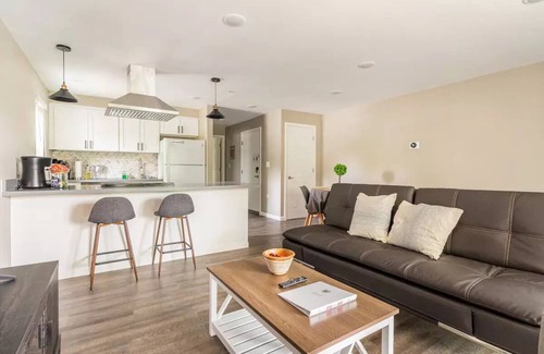 Renton Apartment | Cozy Condo in the Heart of Renton! Easy access.nn