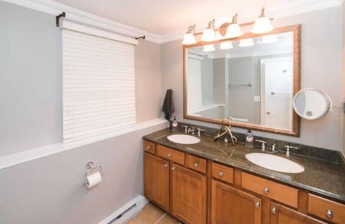 Farmington House | Cozy Condo | Peaceful Getaway!