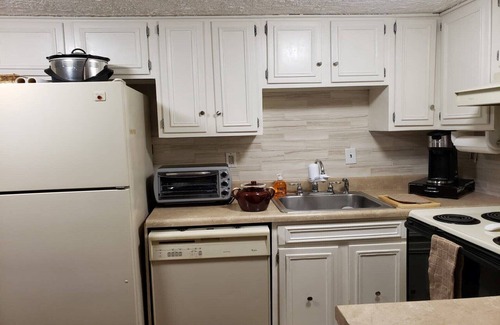 Sevierville Condo | Cozy condo. Serenity on top of Old Smokey About a 40 minute drive to DollyWood