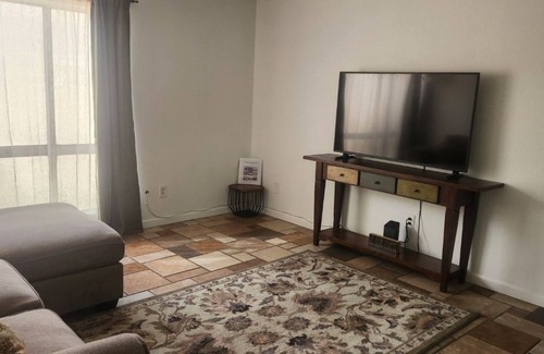 Alhambra Condo | Cozy Condo with WiFi in fabulous Phoenix. Location near Glendale and light rail!