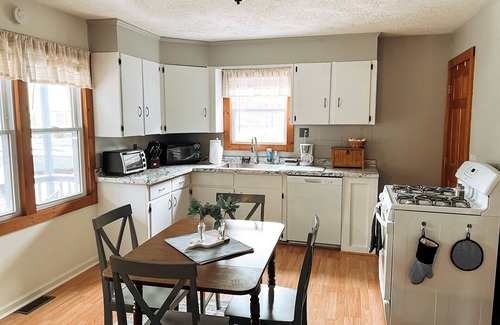 Corning House | Cozy Corning Cottage