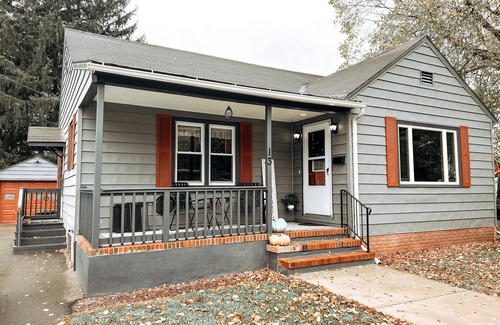 Corning House | Cozy Corning Cottage