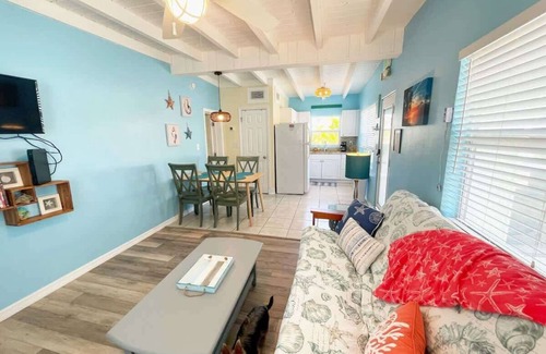 Port Canaveral Cottage | Cozy Cottage 1BR w/sun room, 3 min walk to beach