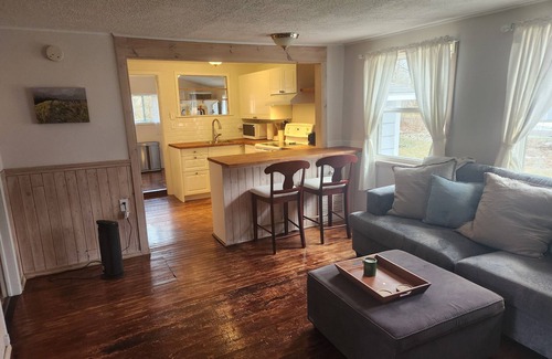 Middle River Cottage | Cozy cottage by the river perfect for nature lovers & pet friendly