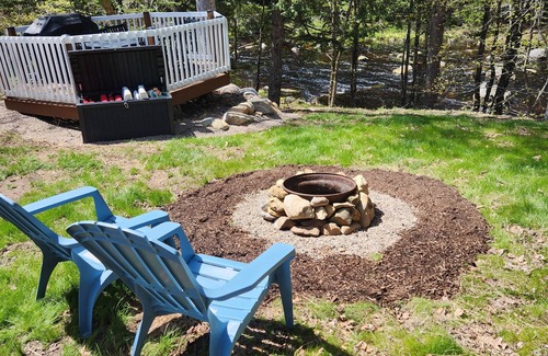 Middle River Cottage | Cozy cottage by the river perfect for nature lovers & pet friendly