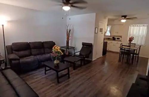 Shady Shores Cottage | Cozy Cottage close to Lake Lewisville boat Ramp