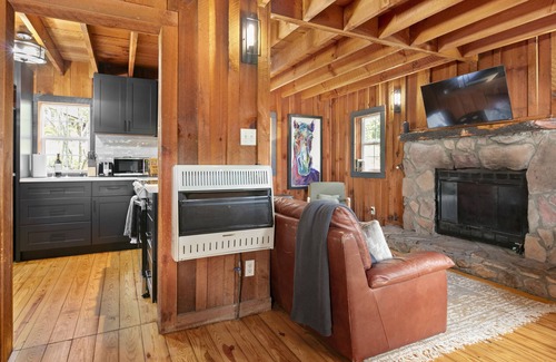Woodfin Cabin | Cozy Cottage for Two - Asheville, NC