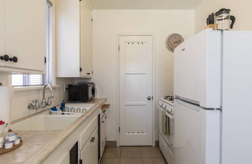 Burbank Apartment | Cozy Cottage - Full Kitchen & At-Home Comfort