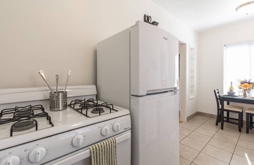 Burbank Apartment | Cozy Cottage - Full Kitchen & At-Home Comfort