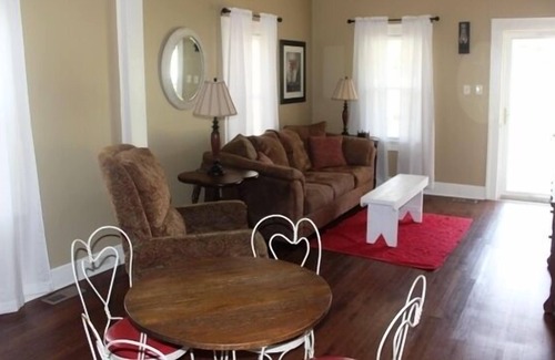 Bluff City Cottage | Cozy Cottage Getaway