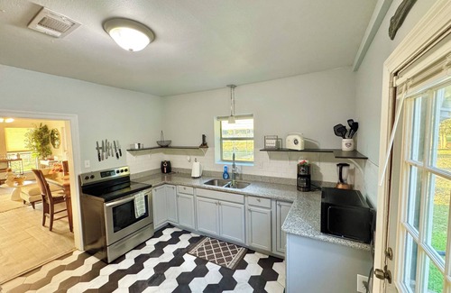 Gonzales House | 🏡Cozy Cottage Home located in the heart of Gonzales !