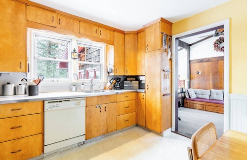 Lanesborough House | Cozy Cottage in Berkshires: Minutes to Jiminy Peak