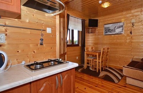 Darlowo Cottage | Cozy Cottage in Domaslawice with Swimming Pool