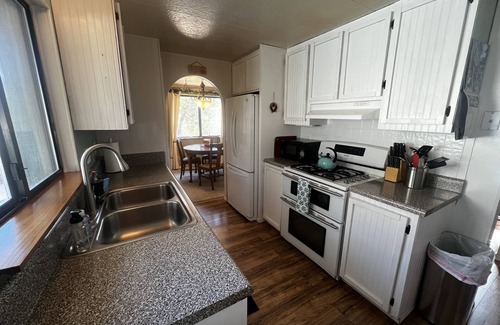 Payson Cottage | Cozy cottage in the pines, quiet and close to town.