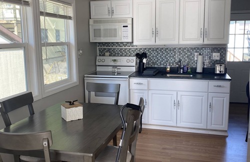 Vermilion Cottage | Cozy Cottage near Lake Erie 3 min drive