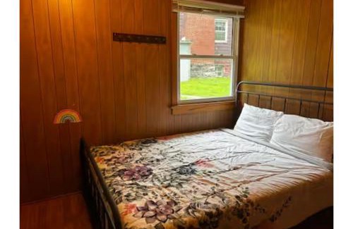 Waynesboro House | Cozy Cottage near Skiing, Gettysburg, and Hiking