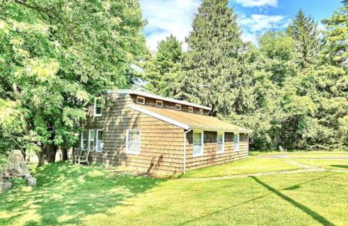 Waynesboro House | Cozy Cottage near Skiing, Gettysburg, and Hiking