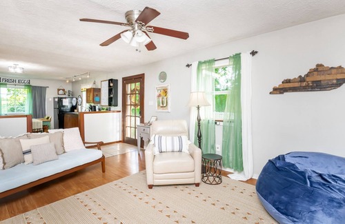 Shelbyville Other | Cozy cottage on beautiful Chickapoo Farm with amazing views.