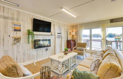 Wilsonville House | Cozy Cottage on Main Channel of Lay Lake