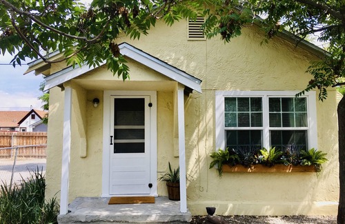 Roswell Cottage | Cozy Cottage~Pet Friendly 2 Pets Stay For FREE!