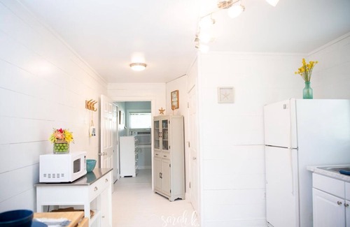 Swansboro Cottage | Cozy cottage retreat, just 8.4 miles from the beautiful beaches of Emerald Isle