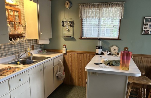 Gladwin Cabin | Cozy Cottage