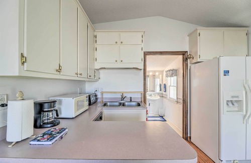 Oriental Cottage | 'Cozy Cottage' w/Shared Dock on Dawson Creek